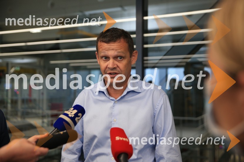  Hansjoerg Tutner, izvršni kadrovski direktor, Magna Steyr, GrazDelavci  Magne Steyr Hoče prezaposleni v Graz