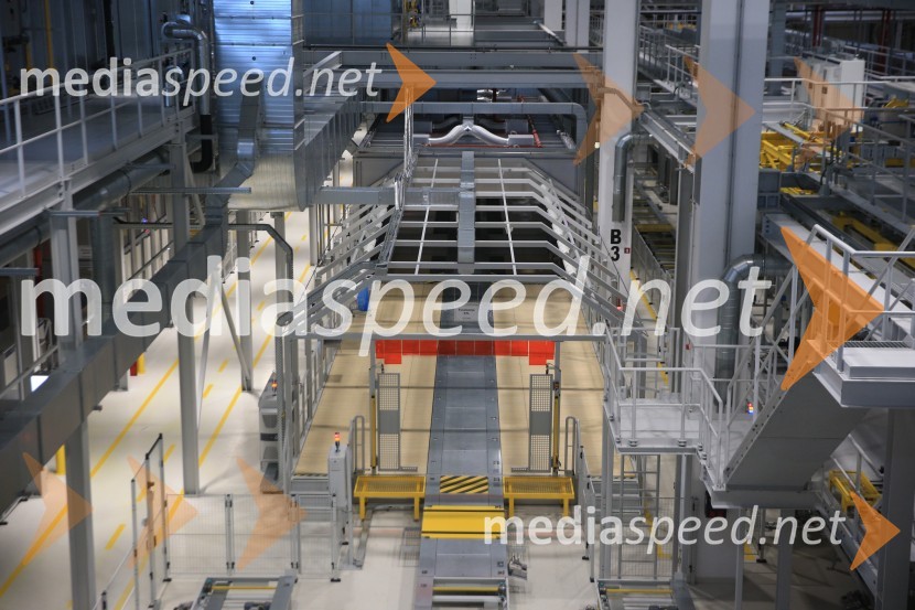 Delavci  Magne Steyr Hoče prezaposleni v Graz