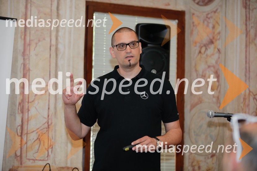  Miha Jezovšek, tehnični inštruktor, Autocommerce, d.o.o.Slovenska predstavitev: Mercedes Benz GLA, GLB, GLC, GLC kupe, GLE, GLE kupe in GLS