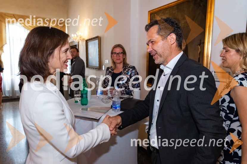  Sophie Honey, veleposlanica Združenega kraljestva Velika Britanija in Severna Irska v Republiki Sloveniji;  Tadej Gosak, direktor Titus DekaniZajtrk z razlogom, Britansko-slovenska gospodarska zbornica