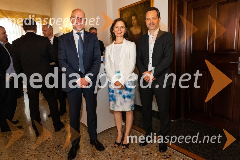  Dimitrij Zadel, predsednik uprave, Luka Koper;  Sophie Honey, veleposlanica Združenega kraljestva Velika Britanija in Severna Irska v Republiki Sloveniji;  Tadej Gosak, direktor Titus DekaniZajtrk z razlogom, Britansko-slovenska gospodarska zbornica