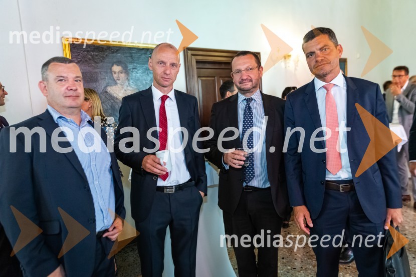  ... ;  Marko Rems, član uprave, Intereuropa;  Sergej Simoniti, predsednik uprave PKZ;  Luka Vesnaver, DeloitteZajtrk z razlogom, Britansko-slovenska gospodarska zbornica