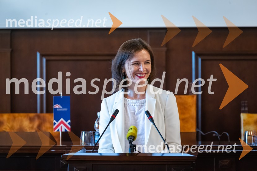  Sophie Honey, veleposlanica Združenega kraljestva Velika Britanija in Severna Irska v Republiki SlovenijiZajtrk z razlogom, Britansko-slovenska gospodarska zbornica