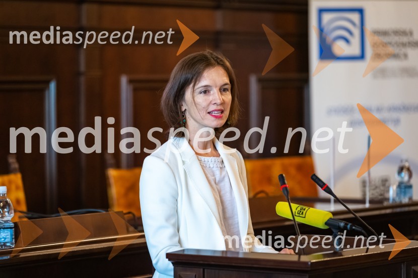  Sophie Honey, veleposlanica Združenega kraljestva Velika Britanija in Severna Irska v Republiki SlovenijiZajtrk z razlogom, Britansko-slovenska gospodarska zbornica