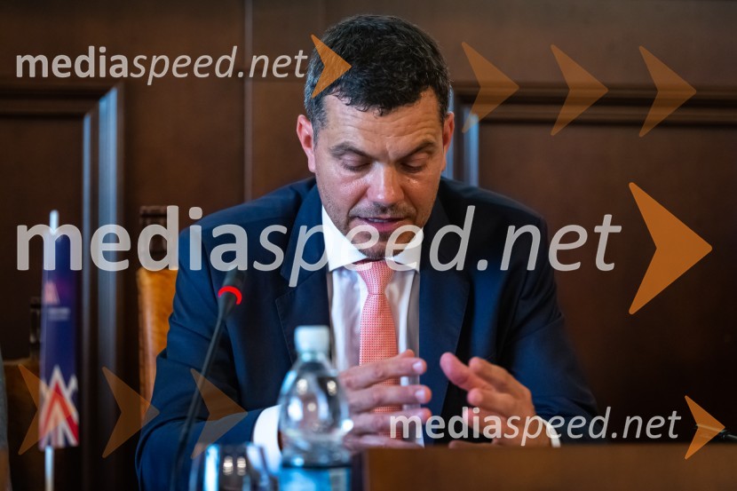  Luka Vesnaver, DeloitteZajtrk z razlogom, Britansko-slovenska gospodarska zbornica