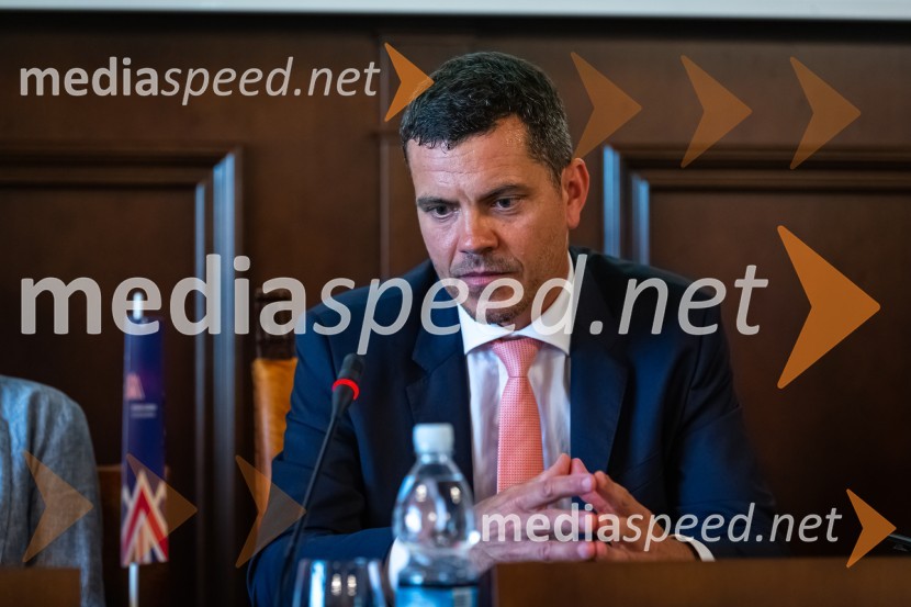  Luka Vesnaver, DeloitteZajtrk z razlogom, Britansko-slovenska gospodarska zbornica