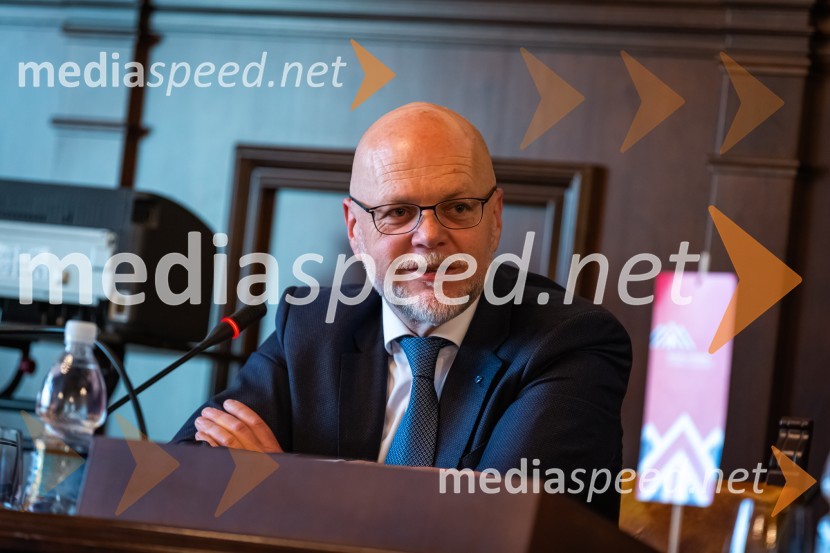  Dimitrij Zadel, predsednik uprave, Luka KoperZajtrk z razlogom, Britansko-slovenska gospodarska zbornica