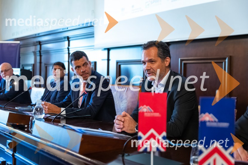  Tadej Gosak, direktor Titus DekaniZajtrk z razlogom, Britansko-slovenska gospodarska zbornica