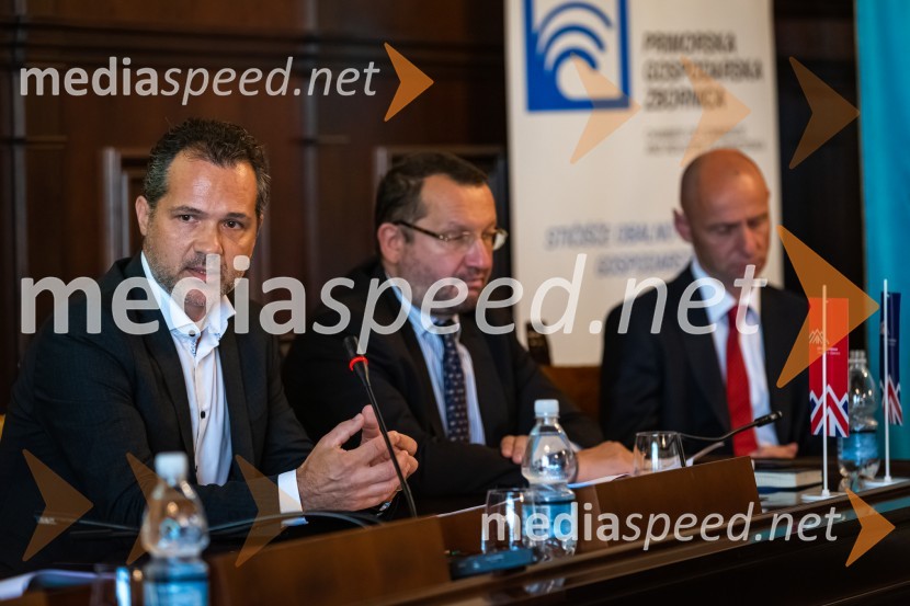  Tadej Gosak, direktor Titus Dekani;  Sergej Simoniti, predsednik uprave, SID - Prva kreditna zavarovalnicaZajtrk z razlogom, Britansko-slovenska gospodarska zbornica