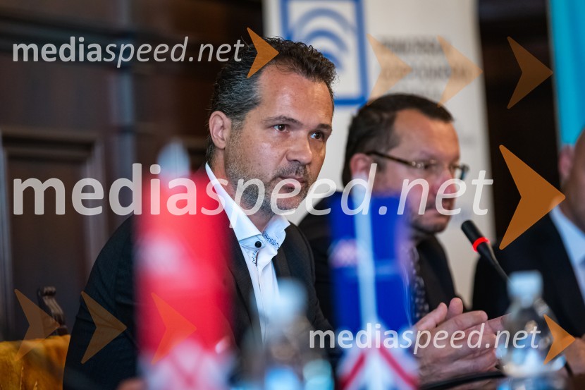  Tadej Gosak, direktor Titus DekaniZajtrk z razlogom, Britansko-slovenska gospodarska zbornica