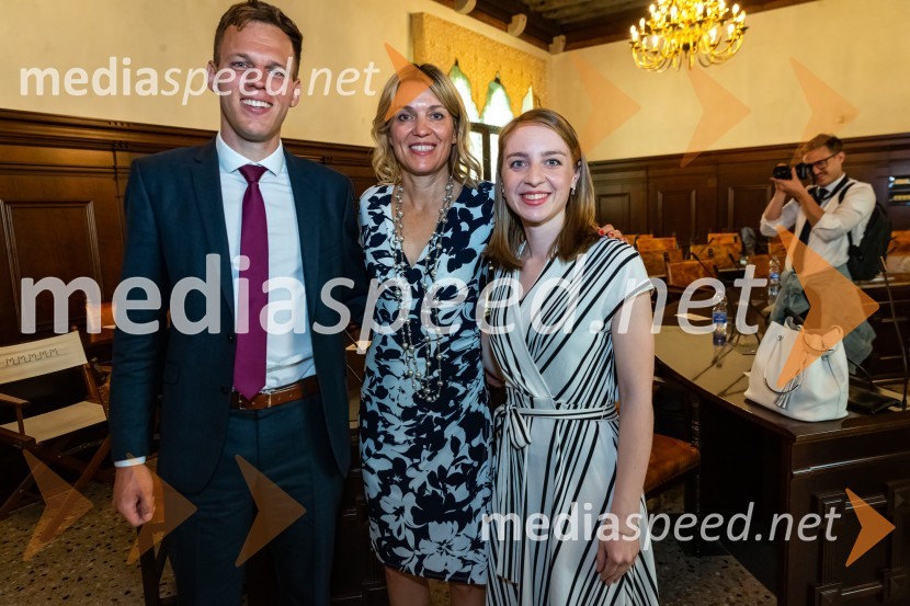  ... ;  Barbara Uranjek, direktorica, Britansko-slovenska gospodarska zbornica;  Špela Drobnič Rener, Britansko-slovenska gospodarska zbornicaZajtrk z razlogom, Britansko-slovenska gospodarska zbornica