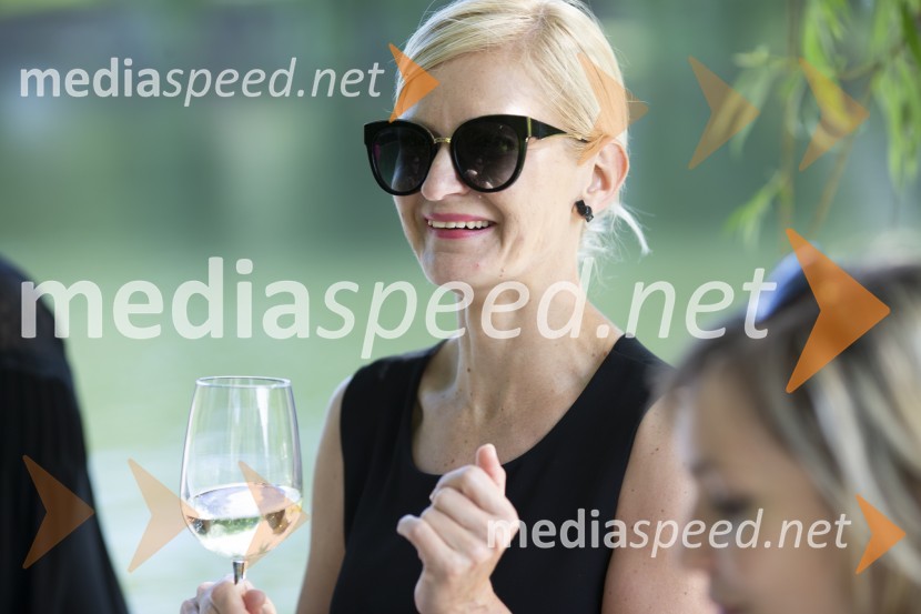  Karolina Marolt, predavateljica LSPRLondonska šola za odnose z javnostmi (LSPR) in UDO akademija, podelitev diplom 2020