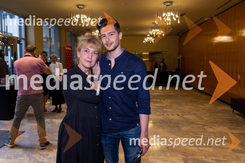  Barbara Hieng Samobor, direktorica in umetniška vodja MGL;  ... Žalostinke, premiera drame