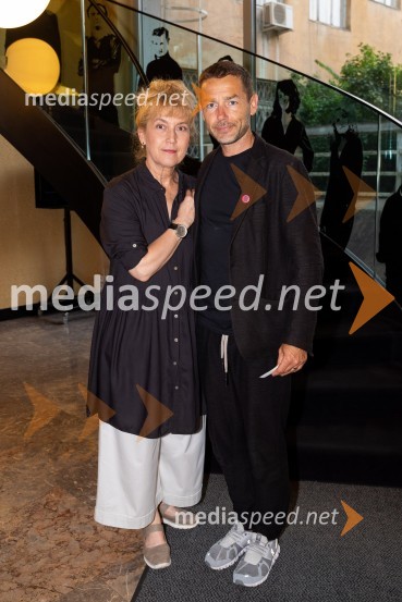  Barbara Hieng Samobor, direktorica in umetniška vodja MGL;  Aleš Novak, umetniški direktor Festivala Borštnikovo srečanjeŽalostinke, premiera drame