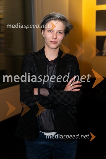  Mia Skrbinac, igralkaŽalostinke, premiera drame