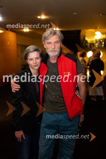  Mia Skrbinac, igralka;  Boris  Kerč, igralecŽalostinke, premiera drame