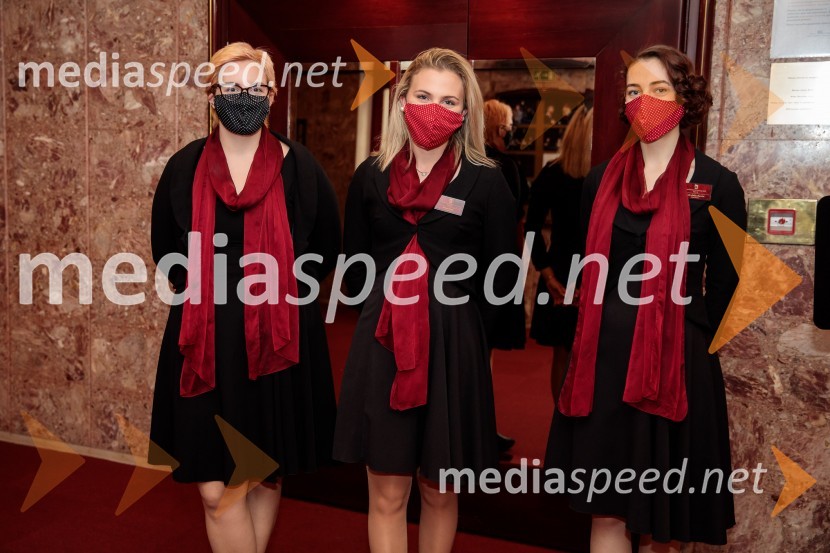 Monologi s kavča, premiera in odprtje razstave Dogodek je tu, dogodek imate v mestu!