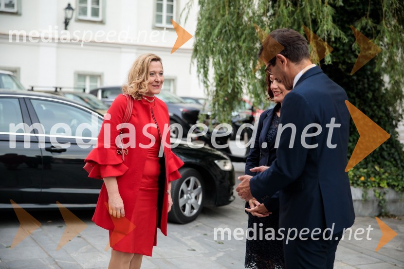  Ignacija  Fridl Jarc, državna sekretarka na Ministrstvu za kulturo RS;  Matjaž Rakovec, župan Mestne občine KranjMonologi s kavča, premiera in odprtje razstave Dogodek je tu, dogodek imate v mestu!