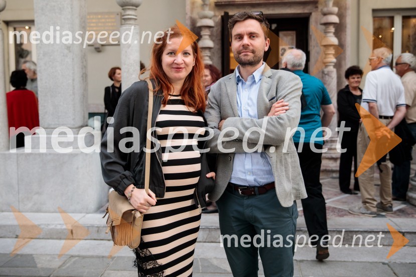 Monologi s kavča, premiera in odprtje razstave Dogodek je tu, dogodek imate v mestu!