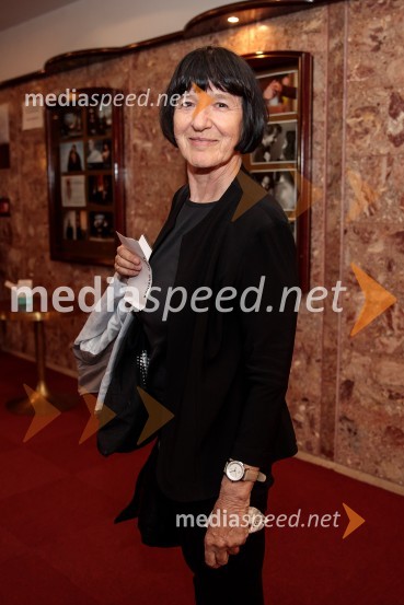  Marinka Štern, igralkaMonologi s kavča, premiera in odprtje razstave Dogodek je tu, dogodek imate v mestu!