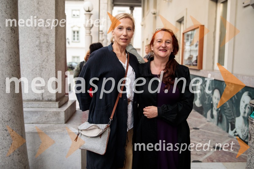  ... ;  Marinka PostrakMonologi s kavča, premiera in odprtje razstave Dogodek je tu, dogodek imate v mestu!