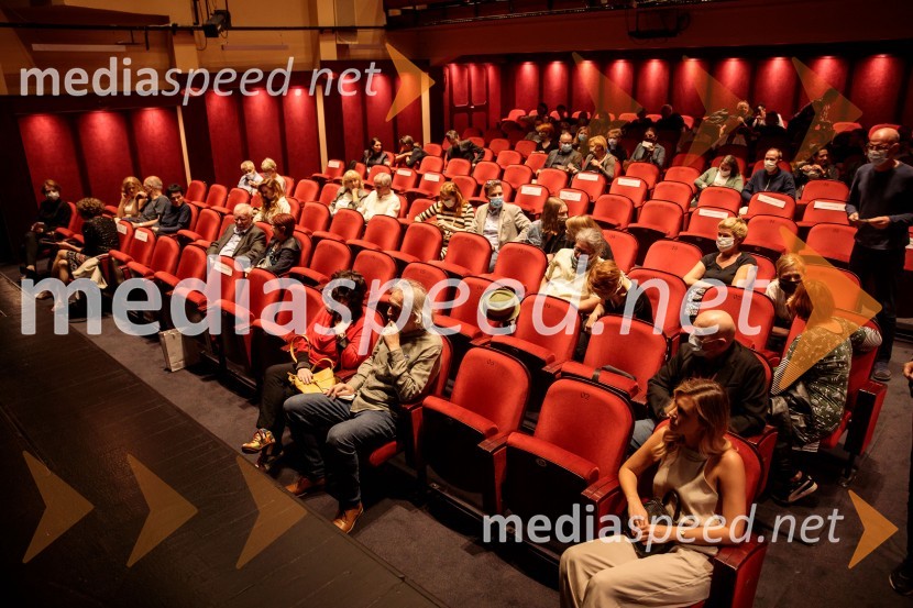 Monologi s kavča, premiera in odprtje razstave Dogodek je tu, dogodek imate v mestu!