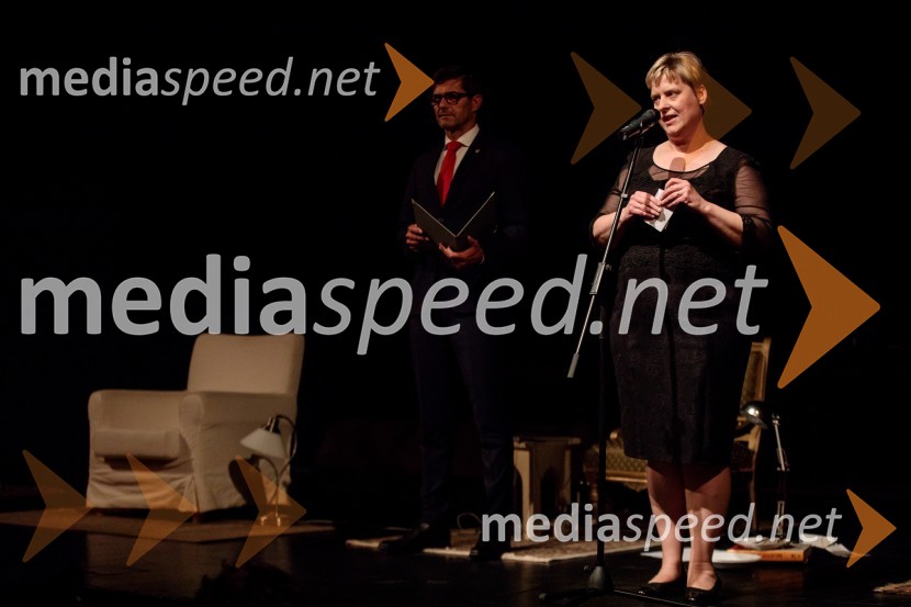 Monologi s kavča, premiera in odprtje razstave Dogodek je tu, dogodek imate v mestu!