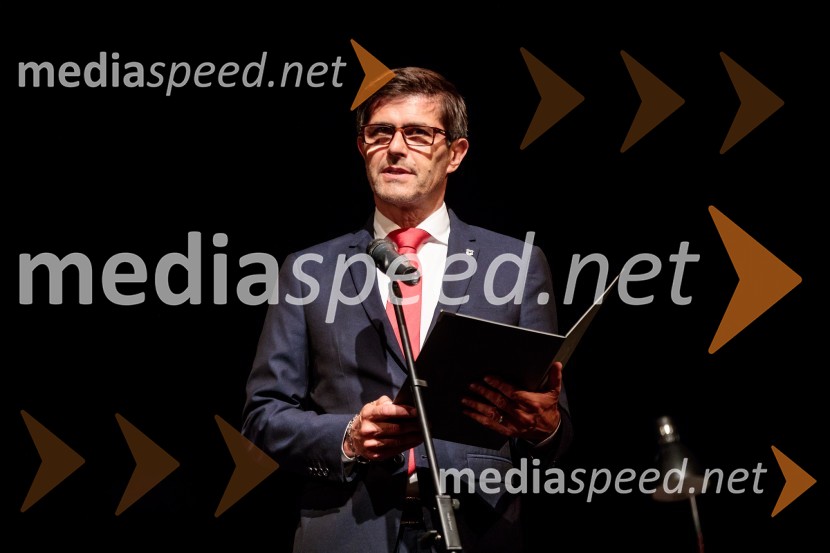  Matjaž Rakovec, župan Mestne občine KranjMonologi s kavča, premiera in odprtje razstave Dogodek je tu, dogodek imate v mestu!