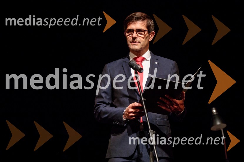  Matjaž Rakovec, župan Mestne občine KranjMonologi s kavča, premiera in odprtje razstave Dogodek je tu, dogodek imate v mestu!