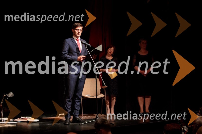  Matjaž Rakovec, župan Mestne občine KranjMonologi s kavča, premiera in odprtje razstave Dogodek je tu, dogodek imate v mestu!