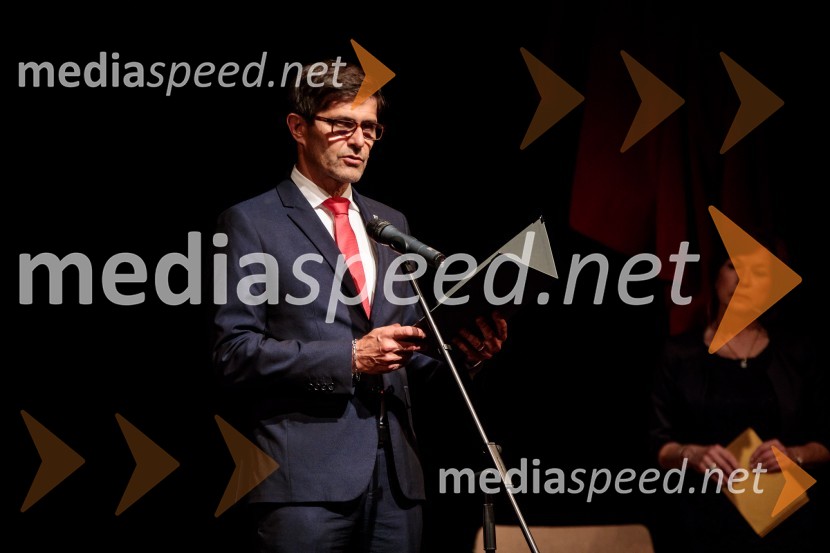  Matjaž Rakovec, župan Mestne občine KranjMonologi s kavča, premiera in odprtje razstave Dogodek je tu, dogodek imate v mestu!