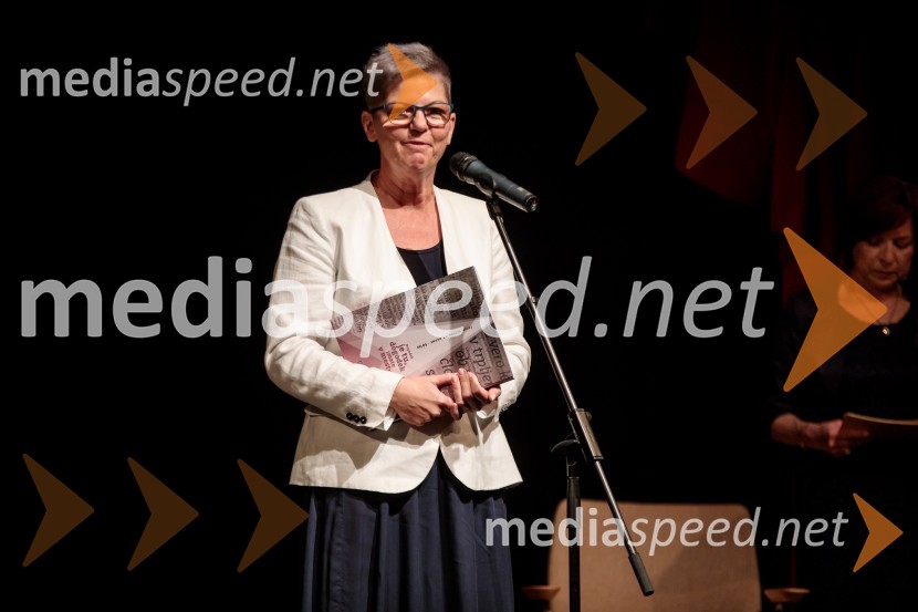  Mirjam Drnovšček, direktorica Prešernovega gledališča KranjMonologi s kavča, premiera in odprtje razstave Dogodek je tu, dogodek imate v mestu!