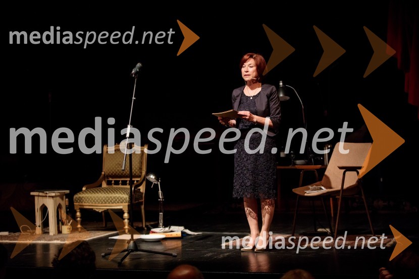 Monologi s kavča, premiera in odprtje razstave Dogodek je tu, dogodek imate v mestu!