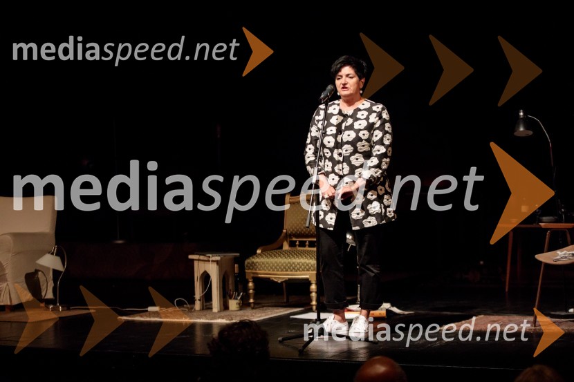 Monologi s kavča, premiera in odprtje razstave Dogodek je tu, dogodek imate v mestu!