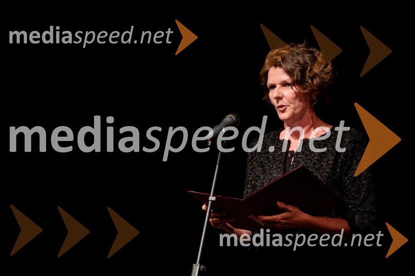 Monologi s kavča, premiera in odprtje razstave Dogodek je tu, dogodek imate v mestu!