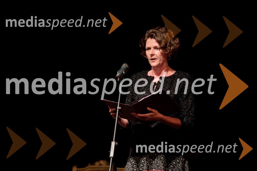 Monologi s kavča, premiera in odprtje razstave Dogodek je tu, dogodek imate v mestu!