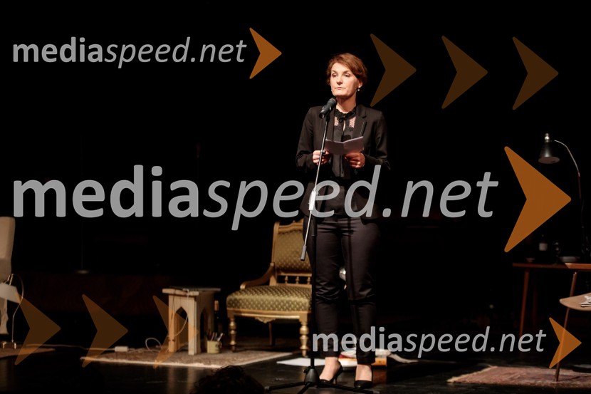 Monologi s kavča, premiera in odprtje razstave Dogodek je tu, dogodek imate v mestu!