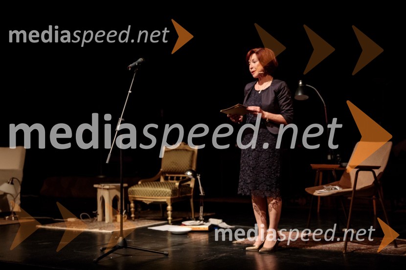 Monologi s kavča, premiera in odprtje razstave Dogodek je tu, dogodek imate v mestu!