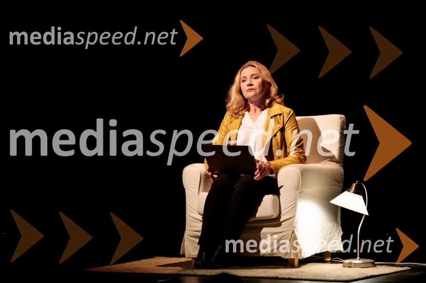  Vesna  Jevnikar, igralkaMonologi s kavča, premiera in odprtje razstave Dogodek je tu, dogodek imate v mestu!