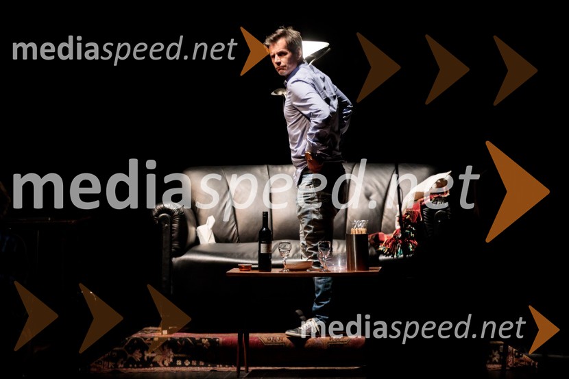  Aljoša Ternovšek, igralecMonologi s kavča, premiera in odprtje razstave Dogodek je tu, dogodek imate v mestu!