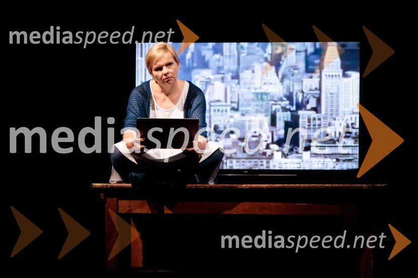  Vesna  Slapar, igralkaMonologi s kavča, premiera in odprtje razstave Dogodek je tu, dogodek imate v mestu!