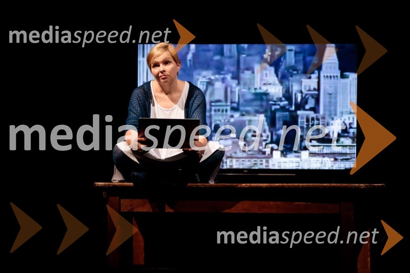  Vesna  Slapar, igralkaMonologi s kavča, premiera in odprtje razstave Dogodek je tu, dogodek imate v mestu!