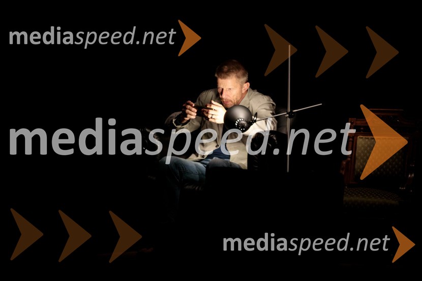  Borut  Veselko, igralecMonologi s kavča, premiera in odprtje razstave Dogodek je tu, dogodek imate v mestu!