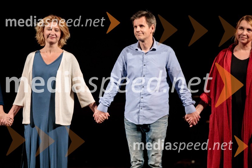  Vesna Pernarčič, igralka;  Aljoša Ternovšek, igralecMonologi s kavča, premiera in odprtje razstave Dogodek je tu, dogodek imate v mestu!