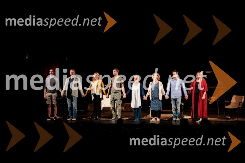 Monologi s kavča, premiera in odprtje razstave Dogodek je tu, dogodek imate v mestu!