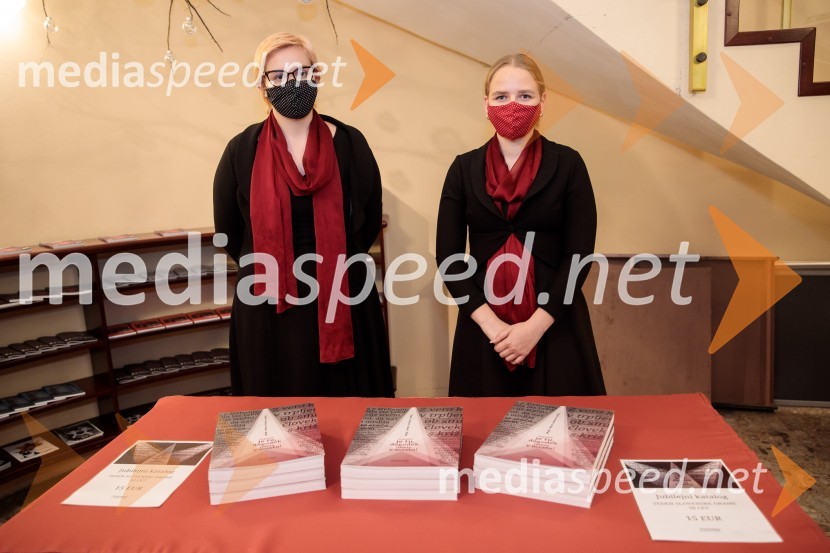 Monologi s kavča, premiera in odprtje razstave Dogodek je tu, dogodek imate v mestu!