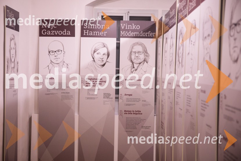 Monologi s kavča, premiera in odprtje razstave Dogodek je tu, dogodek imate v mestu!