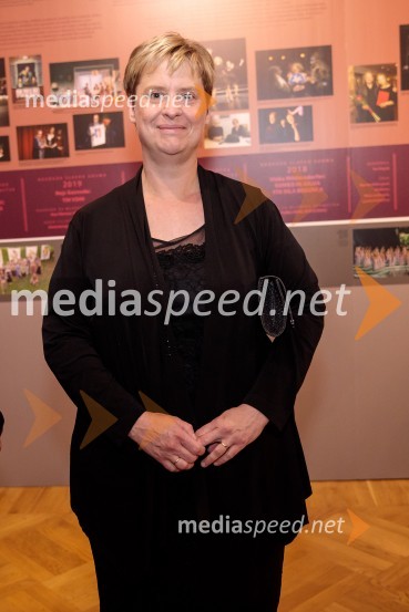 Monologi s kavča, premiera in odprtje razstave Dogodek je tu, dogodek imate v mestu!