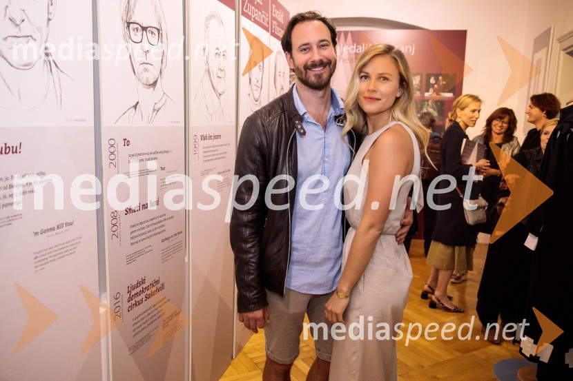  Miha Rodman, igralec;  Paola Čermelj, italijanistka in umetnostna zgodovinarkaMonologi s kavča, premiera in odprtje razstave Dogodek je tu, dogodek imate v mestu!