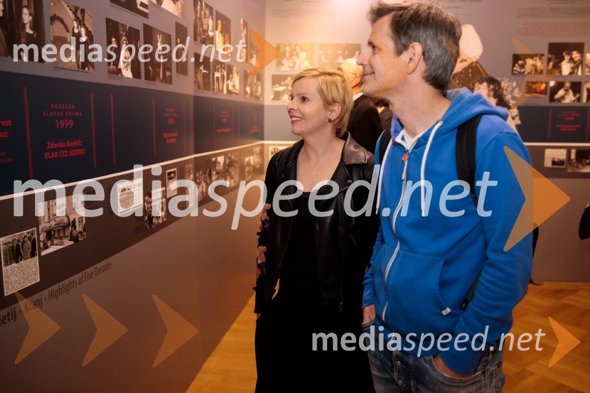  Vesna  Slapar, igralka;  Aljoša Ternovšek, igralecMonologi s kavča, premiera in odprtje razstave Dogodek je tu, dogodek imate v mestu!